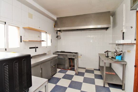 Herverkoop - Winkel Ruimte - Villamartin