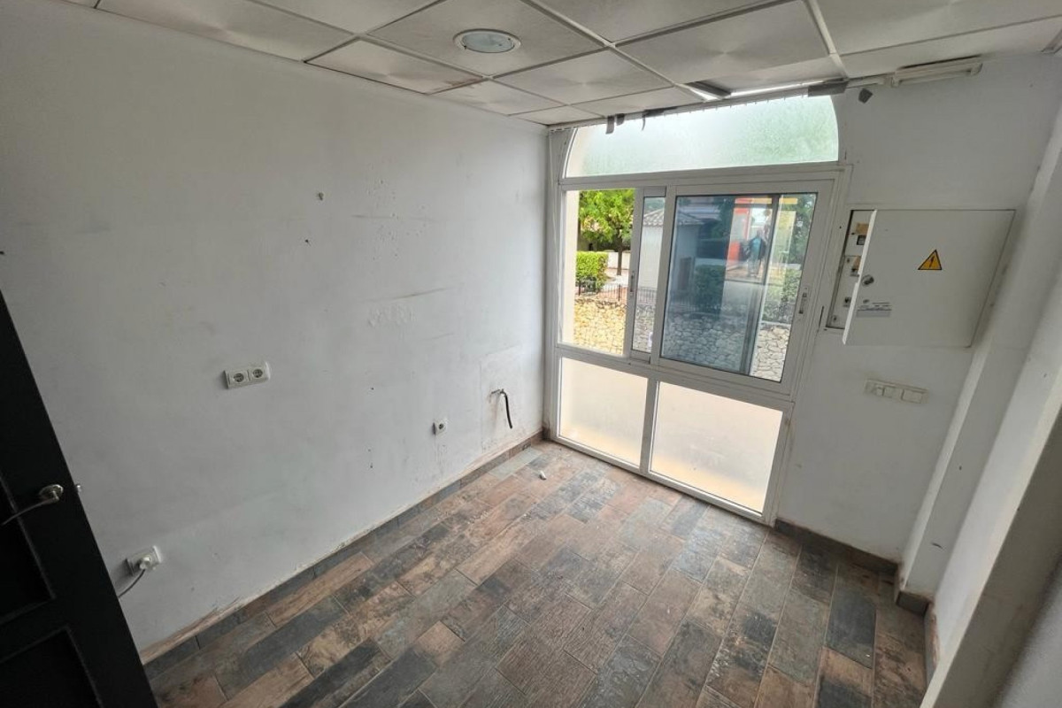 Herverkoop - Winkel Ruimte - Algorfa - La Finca Golf Resort