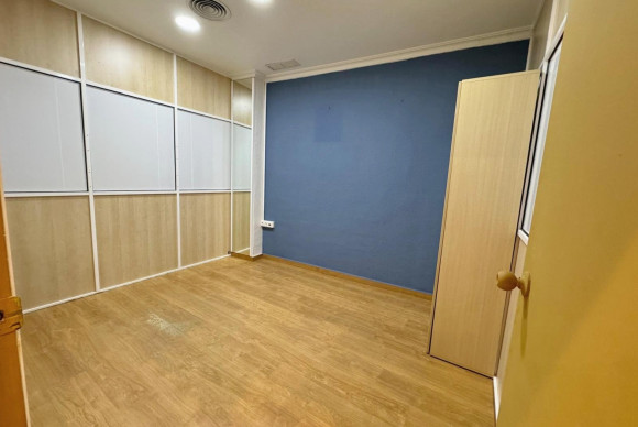 Revente - Commercial Unit - Guardamar del Segura - Centro