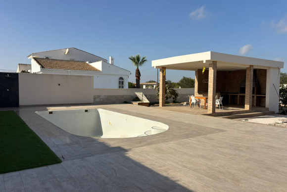Reventa - Chalet Independiente - Torrevieja
