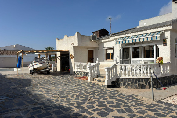 Reventa - Chalet Independiente - Torrevieja