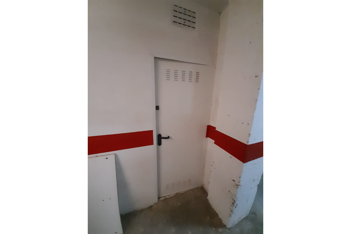 Resale - Garaje - Torrevieja