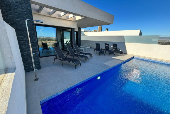 Revente - Detached House / Villa - Ciudad Quesada