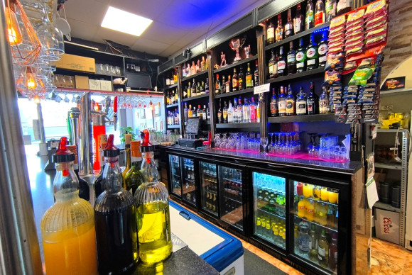 Reventa - Local Comercial - Villamartin