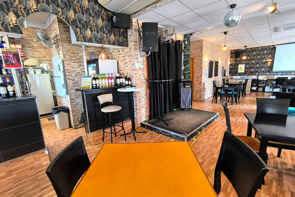 Reventa - Local Comercial - Villamartin