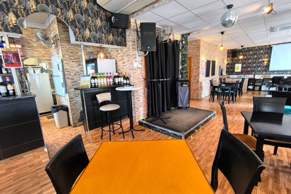 Reventa - Local Comercial - Villamartin