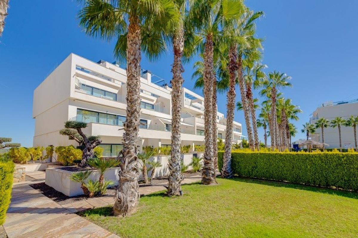Resale - Apartment  - Las Colinas Golf Resort
