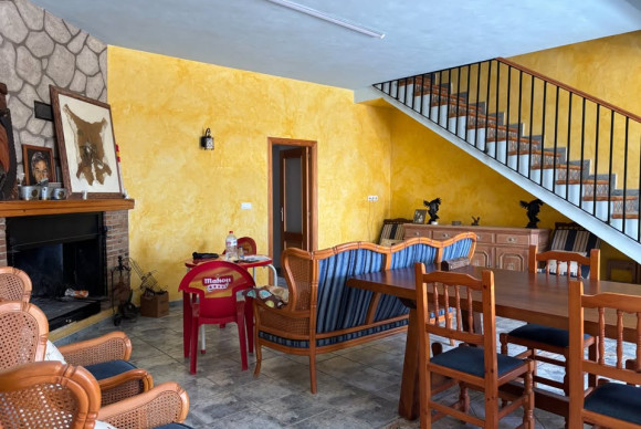 Resale - Country House - PINOSO