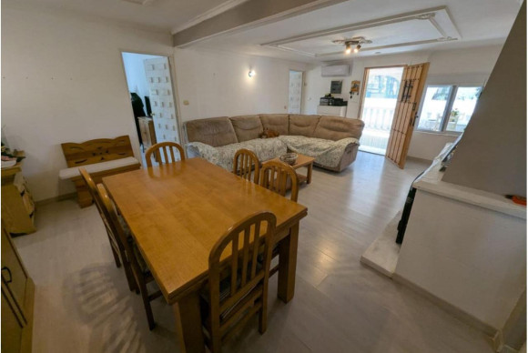 Resale - Country House - SAX