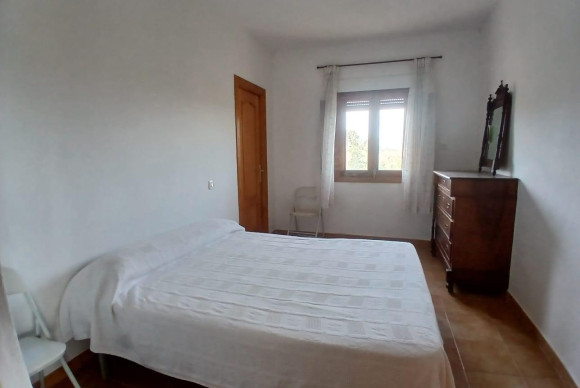 Resale - Country House - Onil