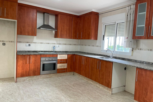 Resale - Country House - Crevillente