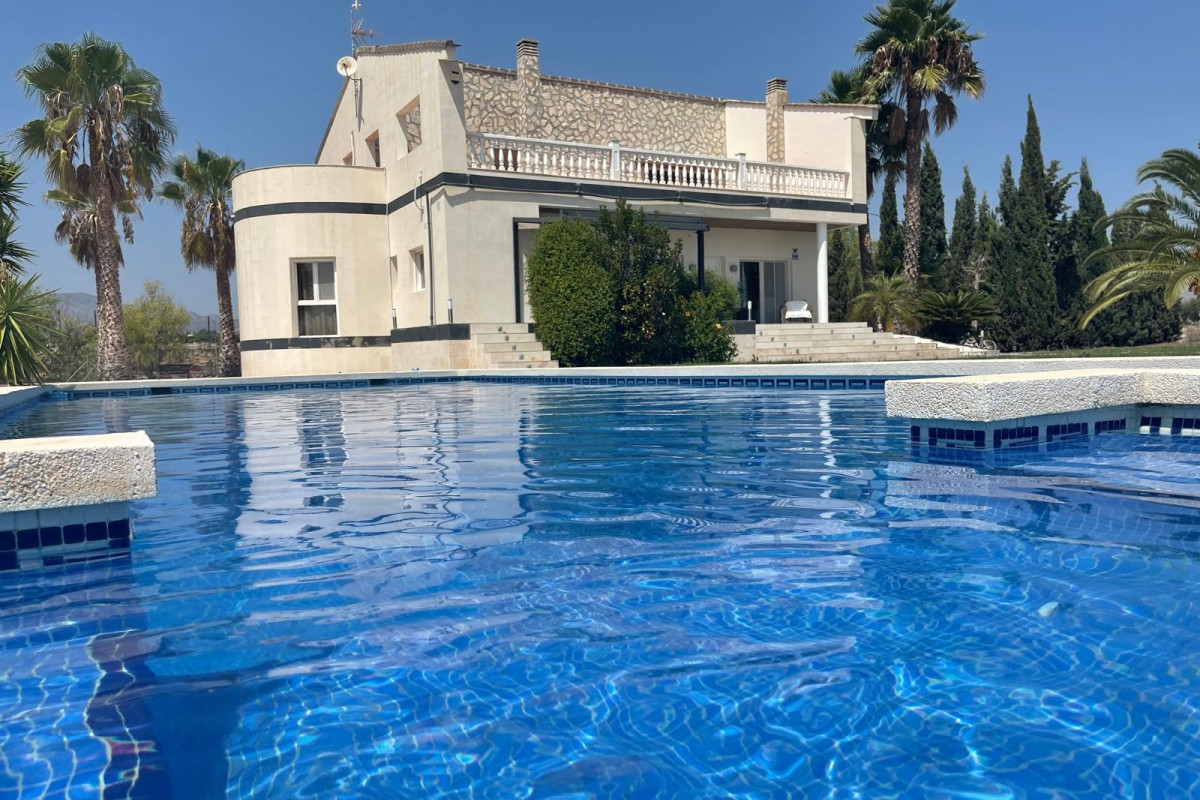 Resale - Country House - Novelda