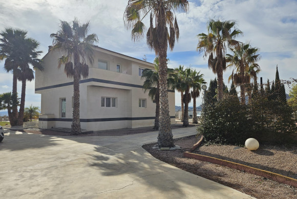 Resale - Country House - Novelda