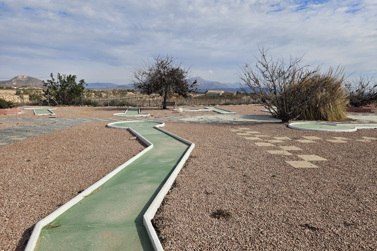 Resale - Country House - Novelda