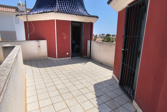 Reventa - Casa semi independiente - Ciudad Quesada