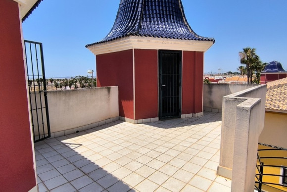 Reventa - Casa semi independiente - Ciudad Quesada