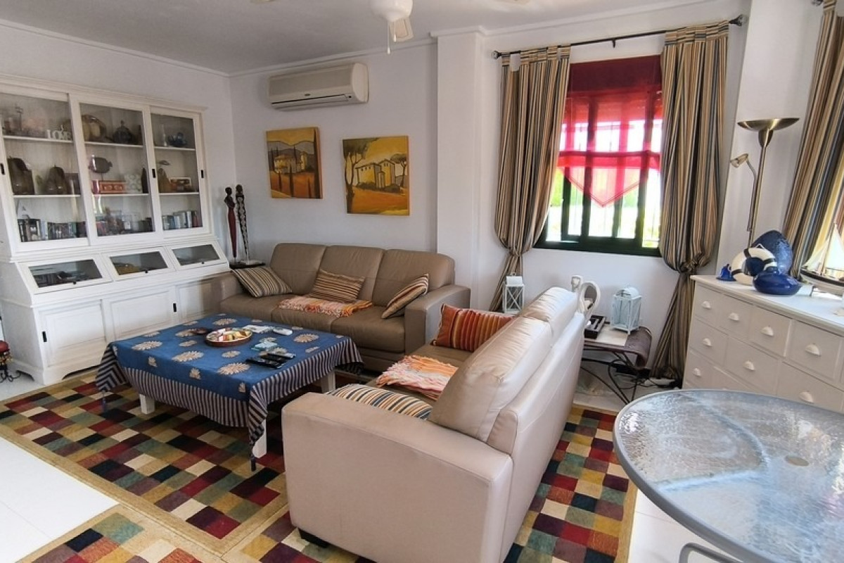 Reventa - Casa semi independiente - Ciudad Quesada