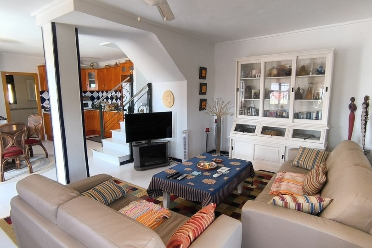 Reventa - Casa semi independiente - Ciudad Quesada