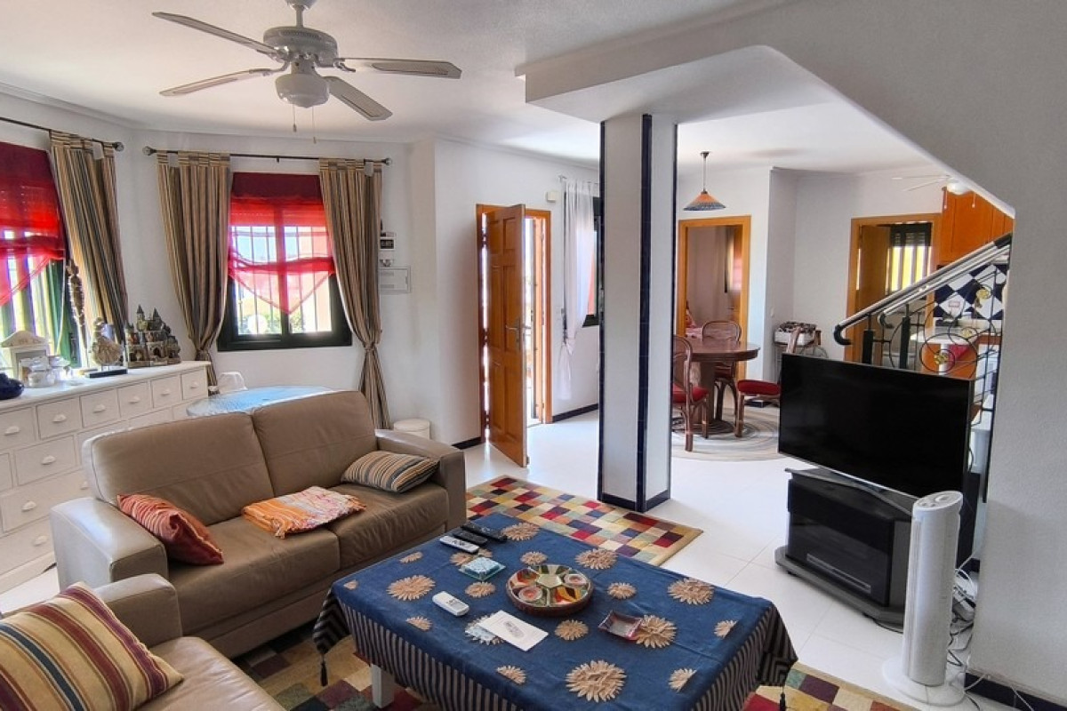 Reventa - Casa semi independiente - Ciudad Quesada