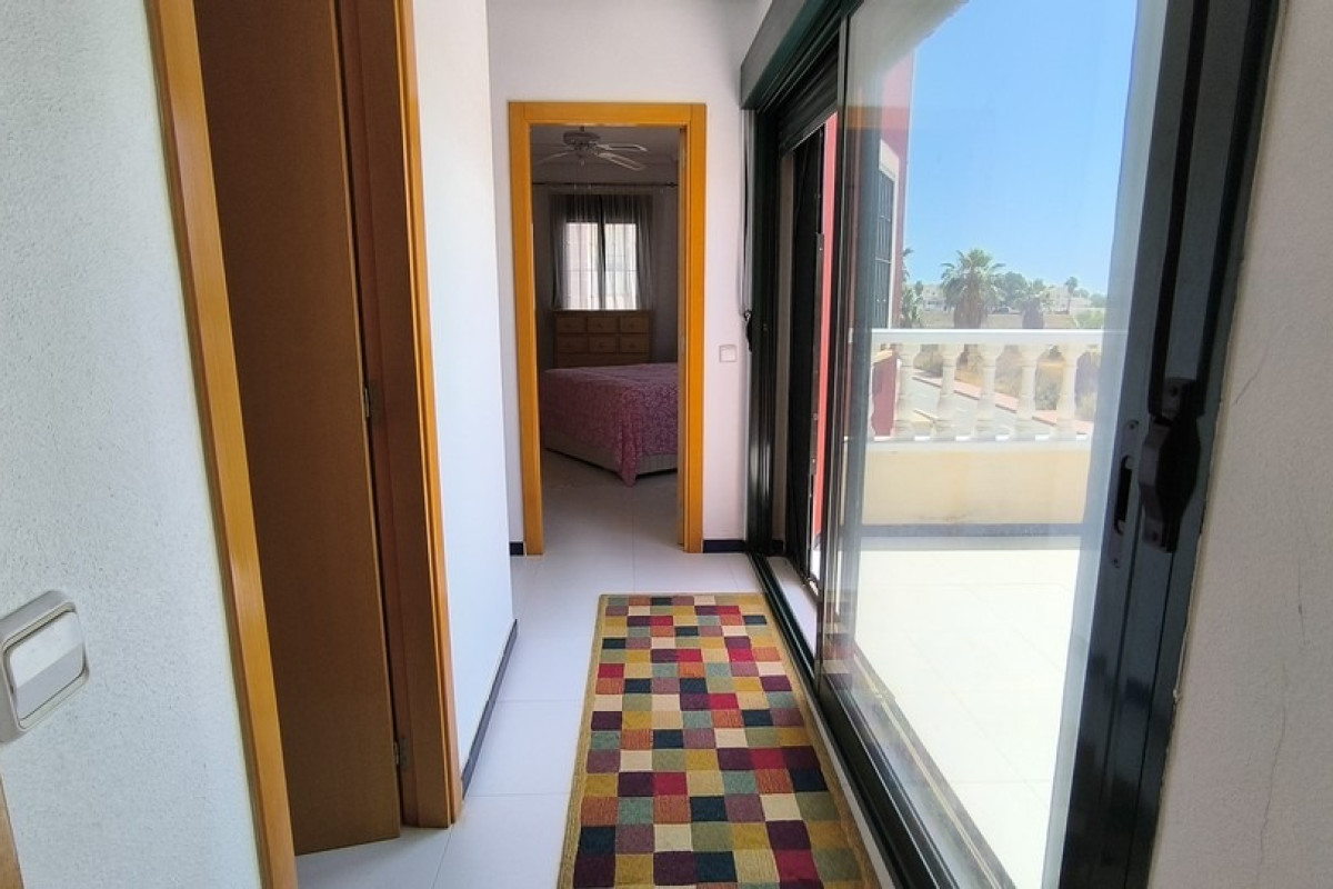 Reventa - Casa semi independiente - Ciudad Quesada