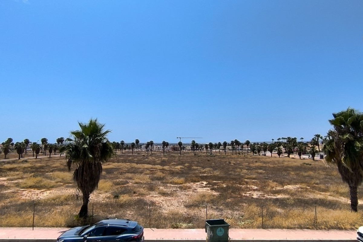 Reventa - Casa semi independiente - Ciudad Quesada