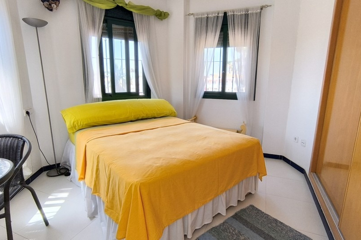 Reventa - Casa semi independiente - Ciudad Quesada