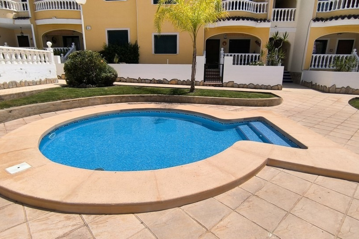 Reventa - Casa semi independiente - Ciudad Quesada