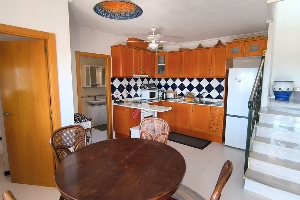 Reventa - Casa semi independiente - Ciudad Quesada