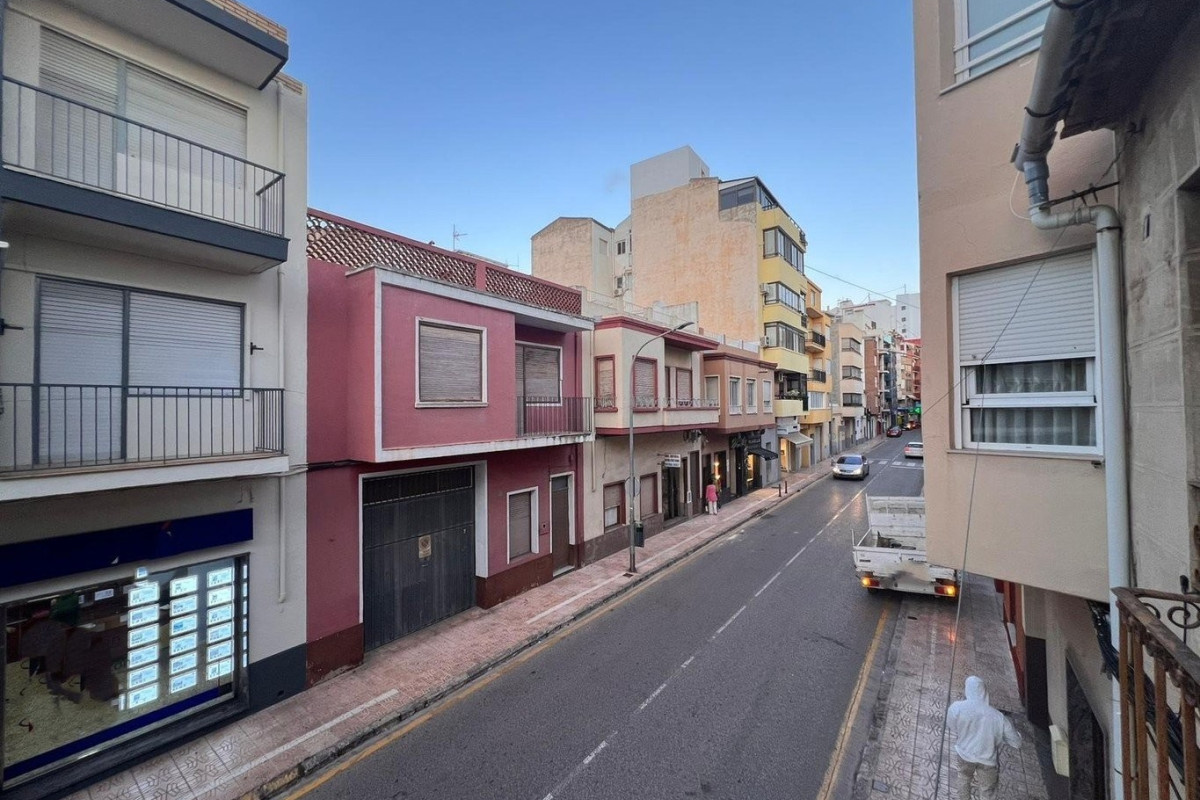 Resale - Casa de Pueblo - Callosa De Ensarrià