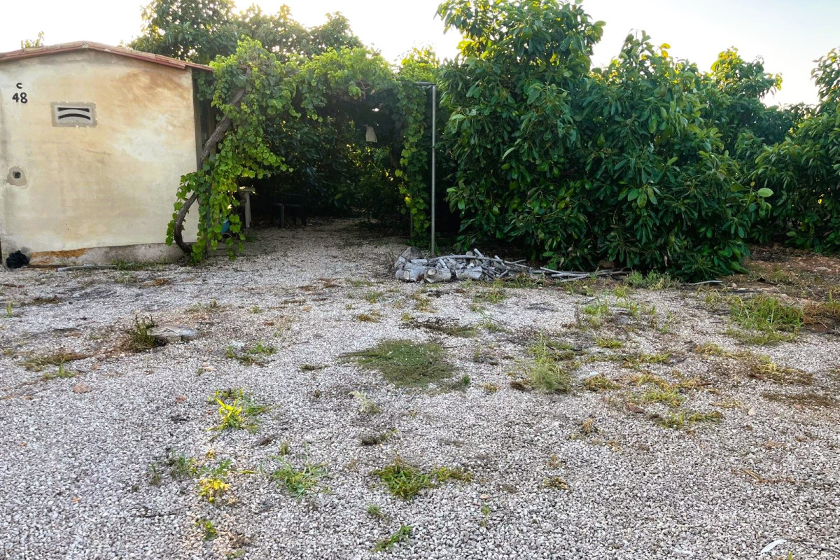 Resale - rustic plot - Pego