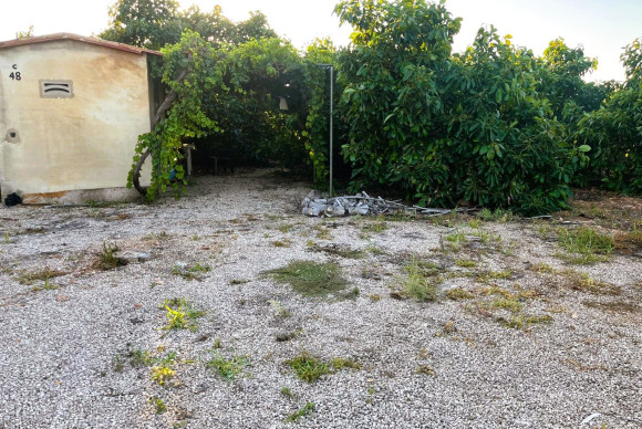 Resale - rustic plot - Pego