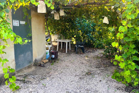 Resale - rustic plot - Pego