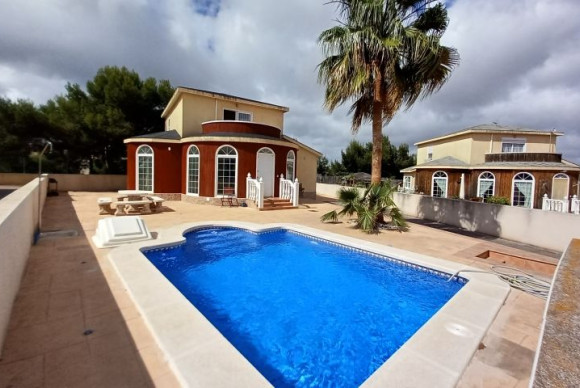 Resale - Villa - Pinar de Campoverde