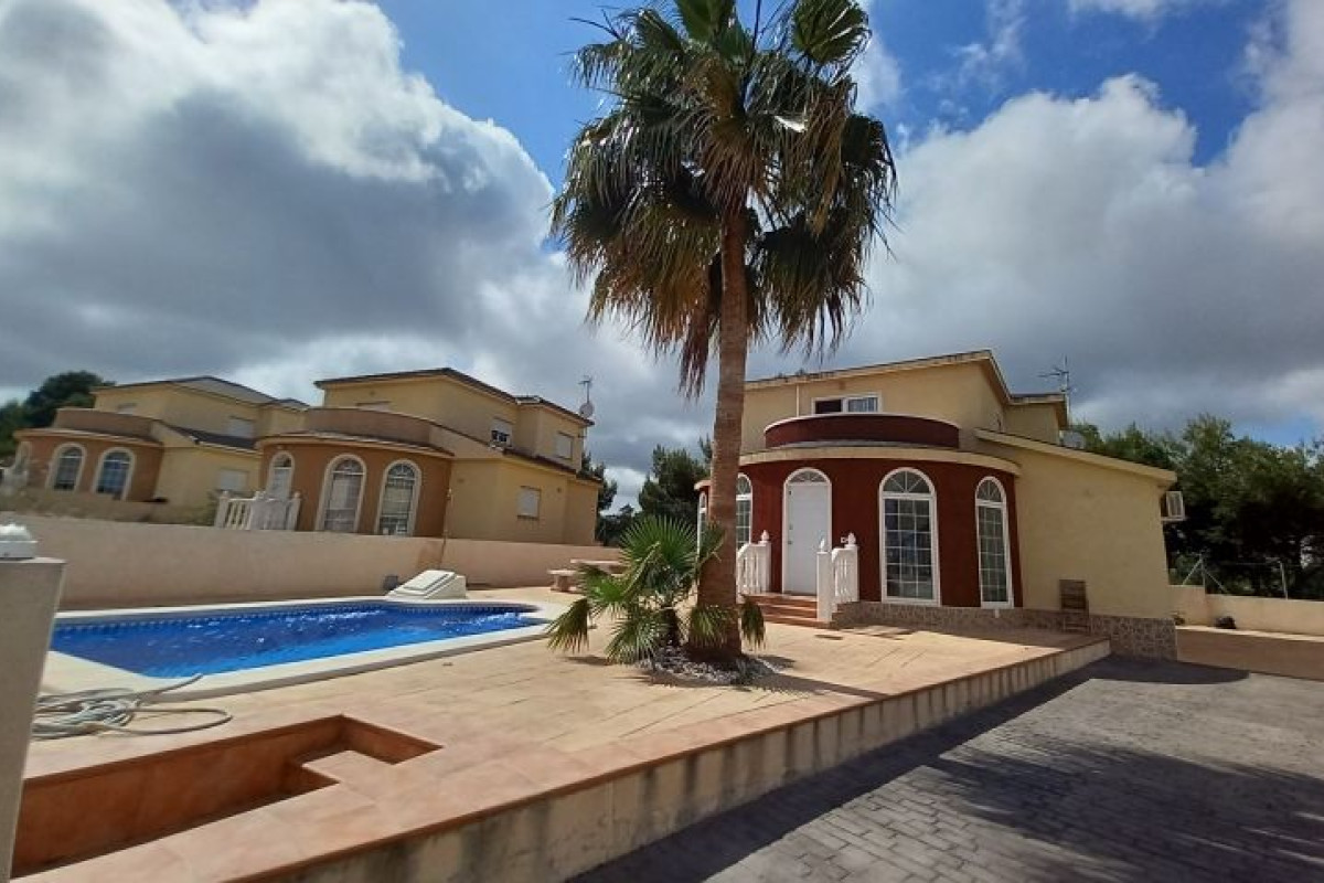 Resale - Villa - Pinar de Campoverde