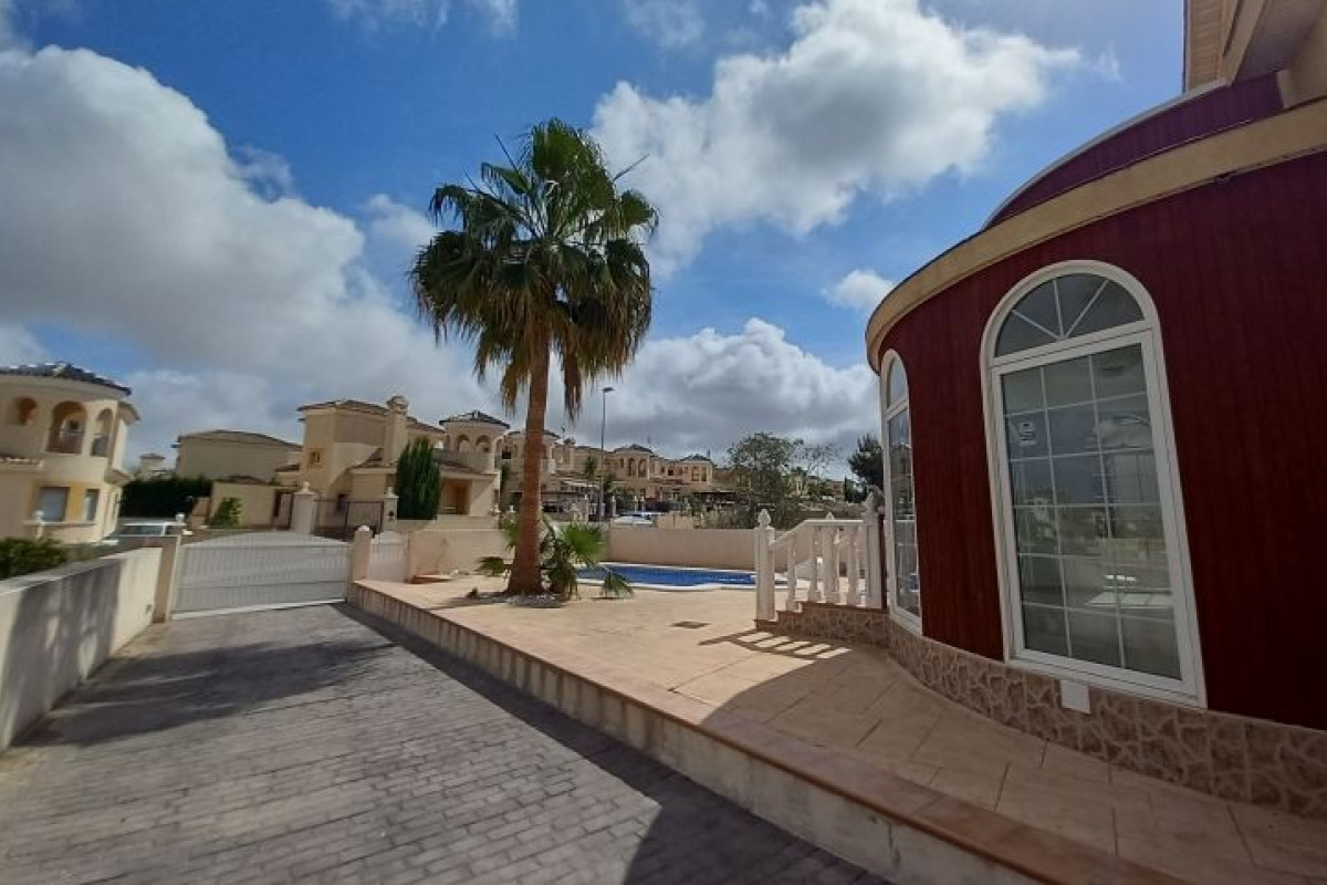 Resale - Villa - Pinar de Campoverde