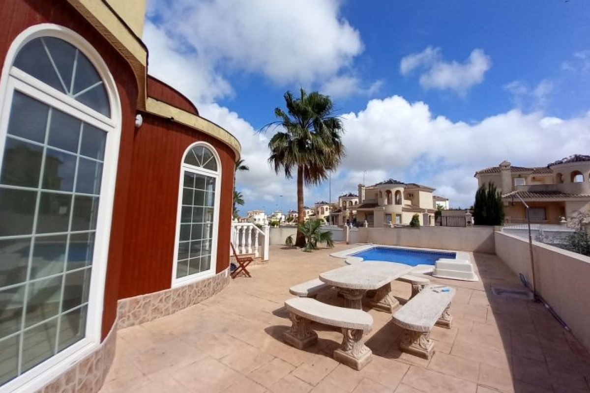Resale - Villa - Pinar de Campoverde