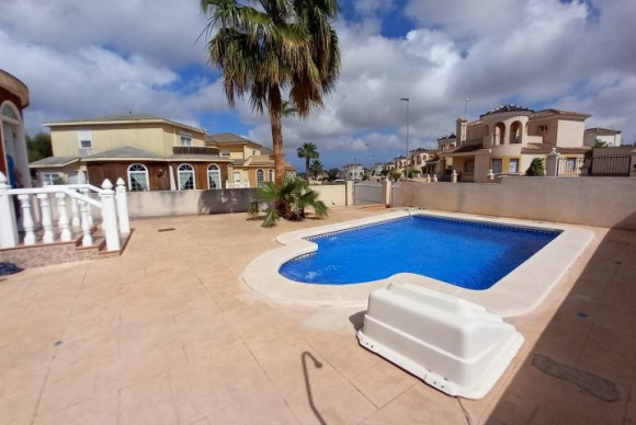 Resale - Villa - Pinar de Campoverde