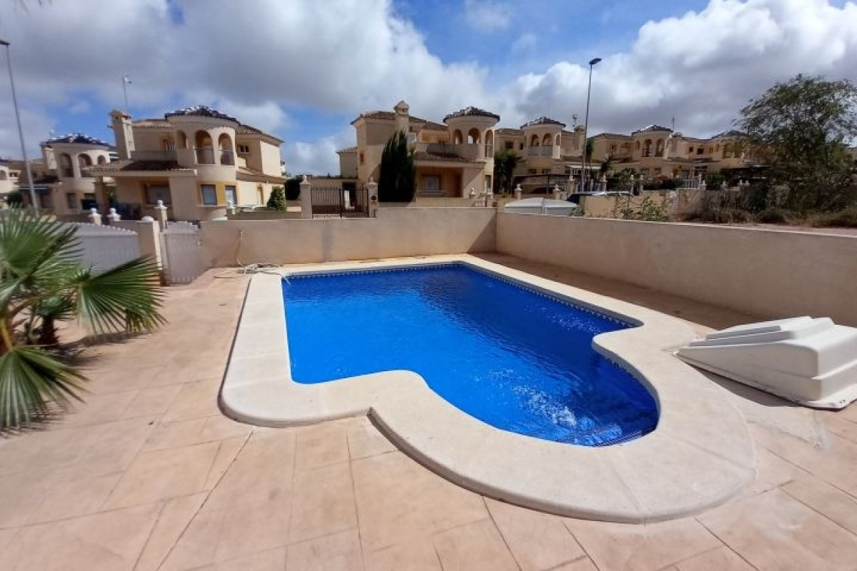 Resale - Villa - Pinar de Campoverde