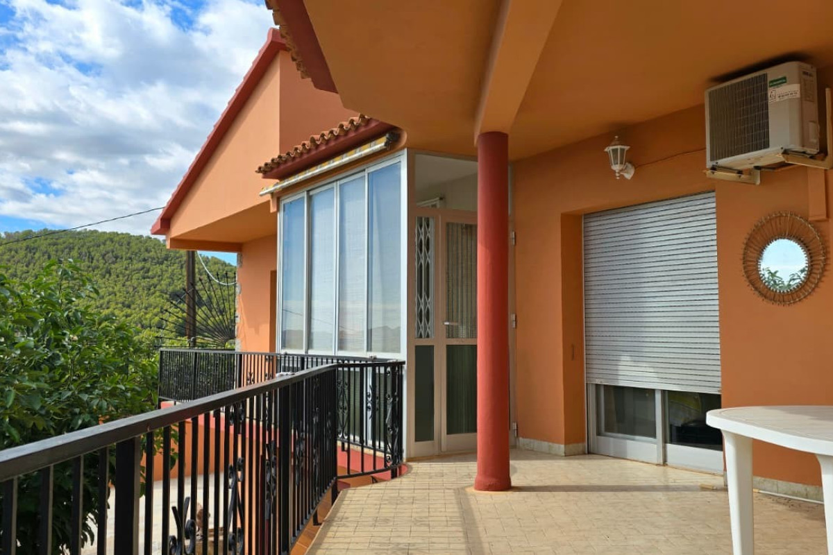 Resale - Chalet Independiente - Callosa De Ensarrià