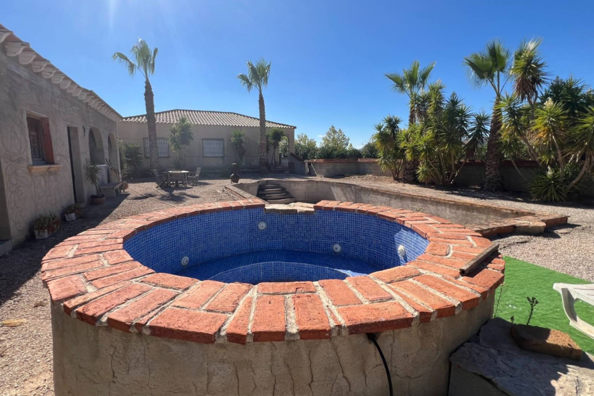 Herverkoop - Landelijke woning - Hondón de los Fráiles