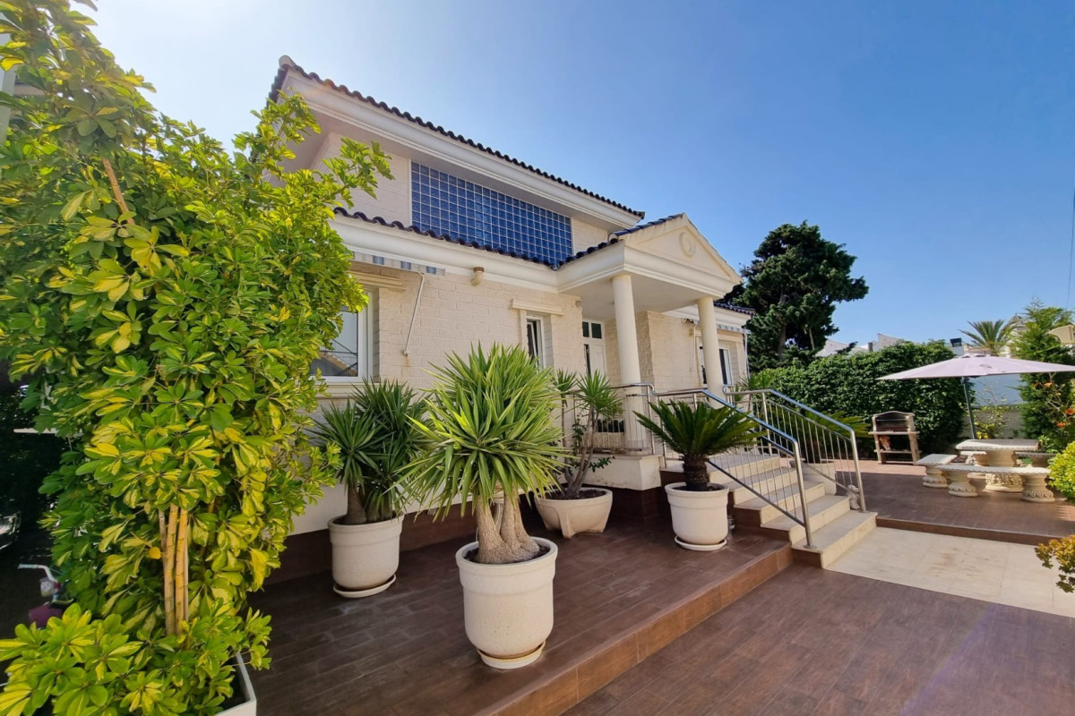 Herverkoop - Vrijstaande Villa - Torrevieja - La Mata - Town