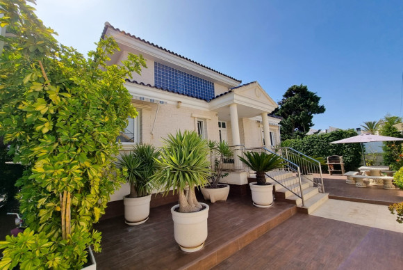 Herverkoop - Vrijstaande Villa - Torrevieja - La Mata - Town