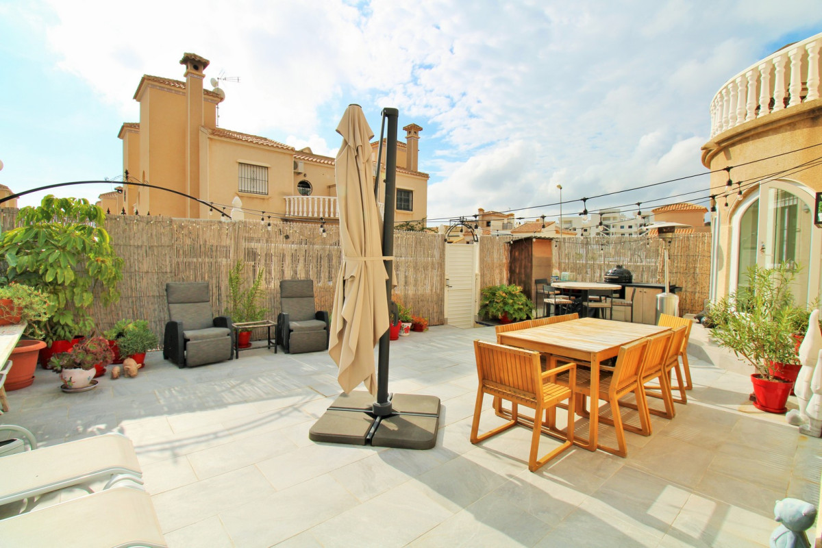 Resale - Townhouse - Villamartin