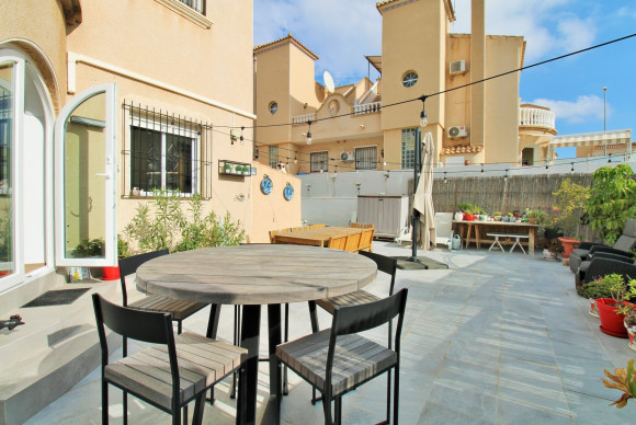 Resale - Townhouse - Villamartin