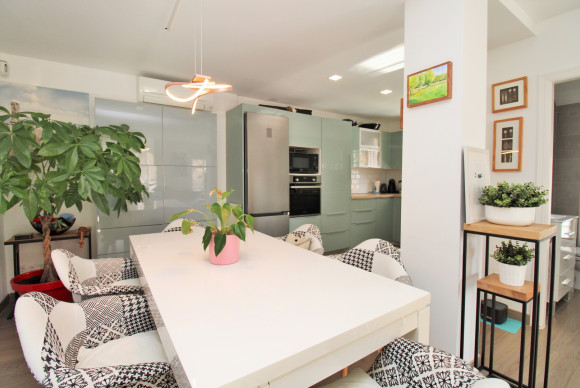 Resale - Townhouse - Villamartin