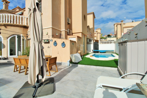 Resale - Townhouse - Villamartin