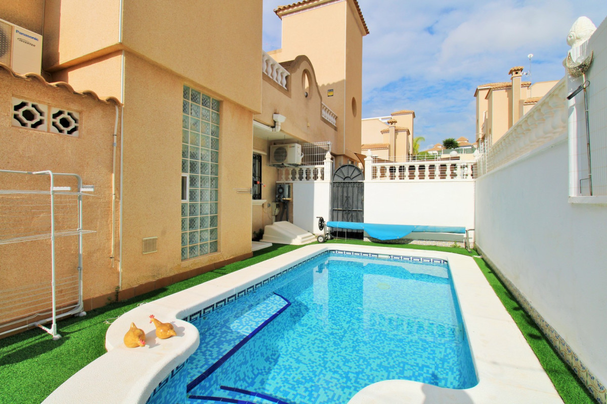 Resale - Townhouse - Villamartin