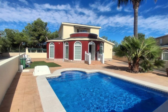 Resale - Villa - Pinar de Campoverde