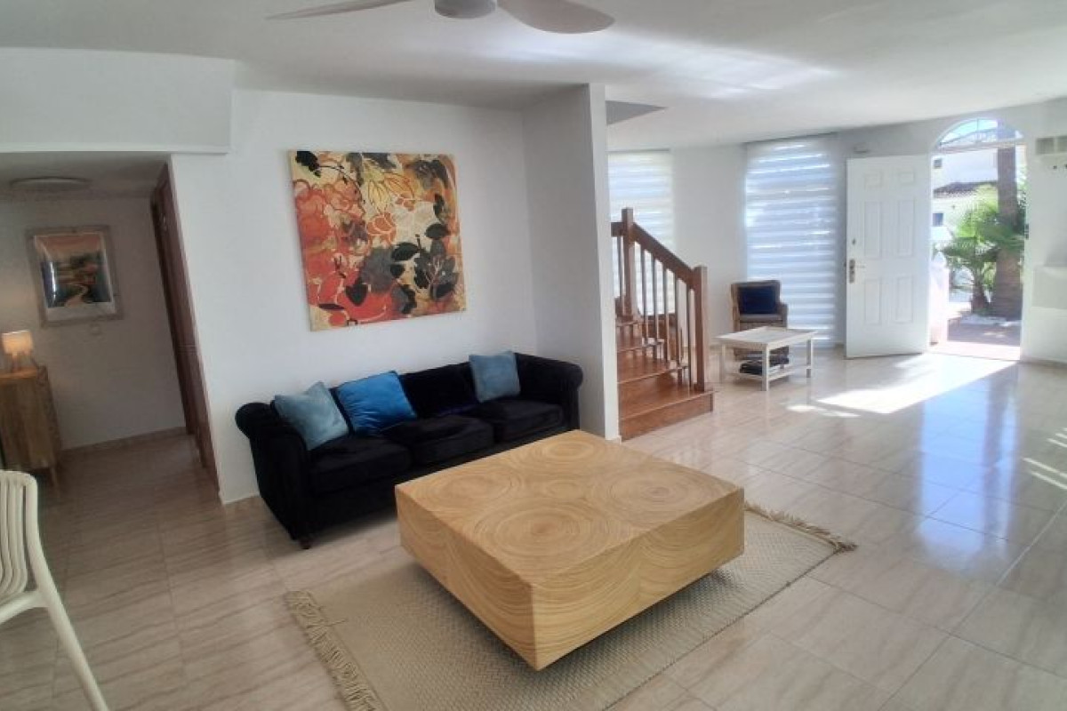 Resale - Villa - Pinar de Campoverde