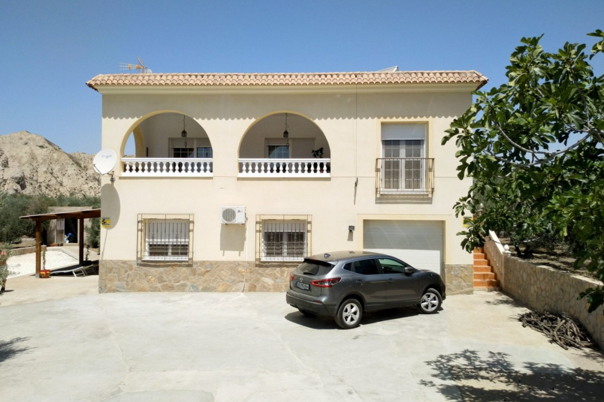 Resale - Casa con terreno - Alsodux - ALMERIA